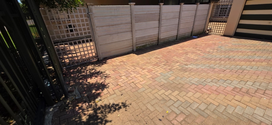 8 Bedroom Property for Sale in Meiringspark North West